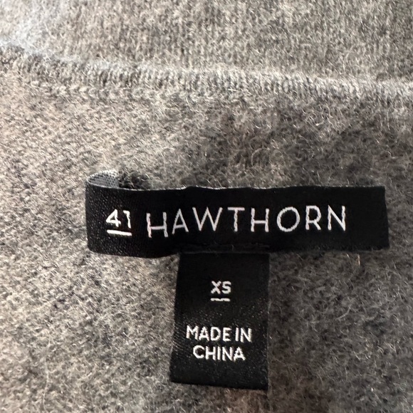 41 Hawthorn Gray 100% Cashmere V-Neck Women's Sweater - Picture 5 of 8